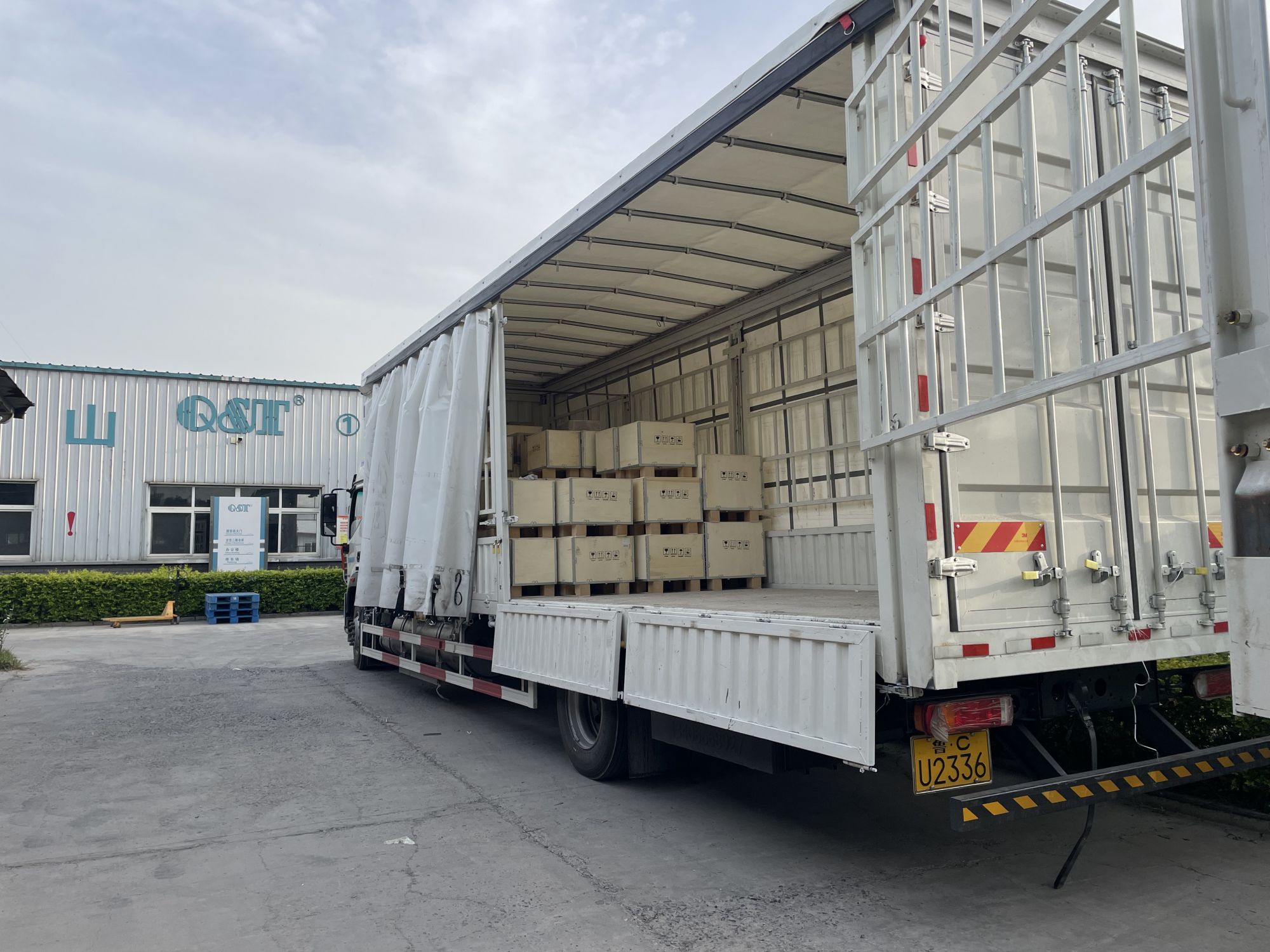 Shipment of electromagetic flow meter, vortex & ultrasonic flow meter, level meter