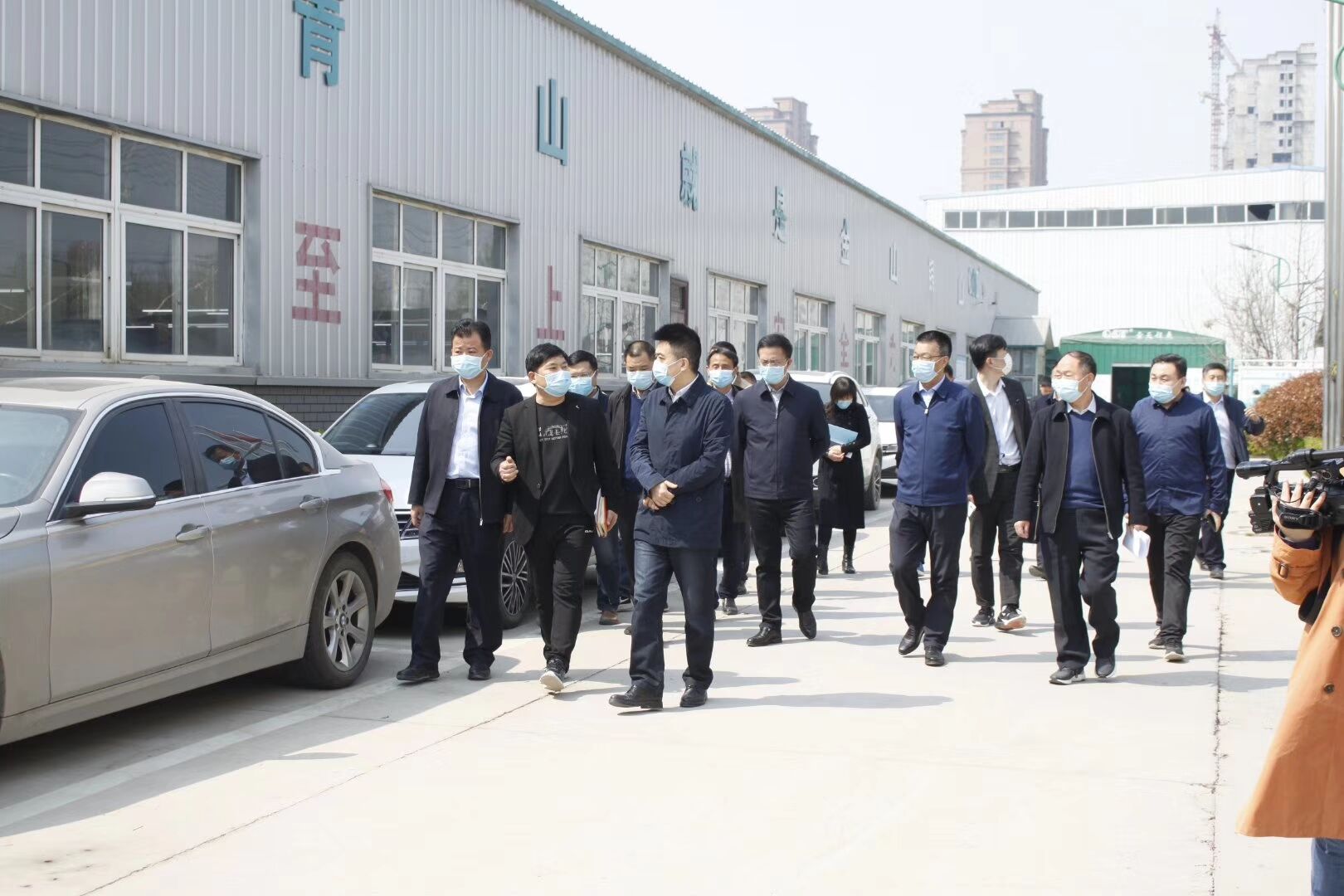 Mayor Liu  and  District delegation Wang   visit  Q &T group